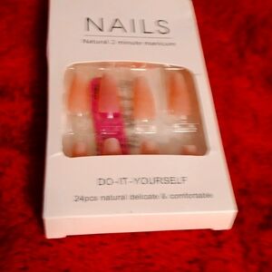 PRESS ON NAILS. Light pink, 25 pack, stiletto style.